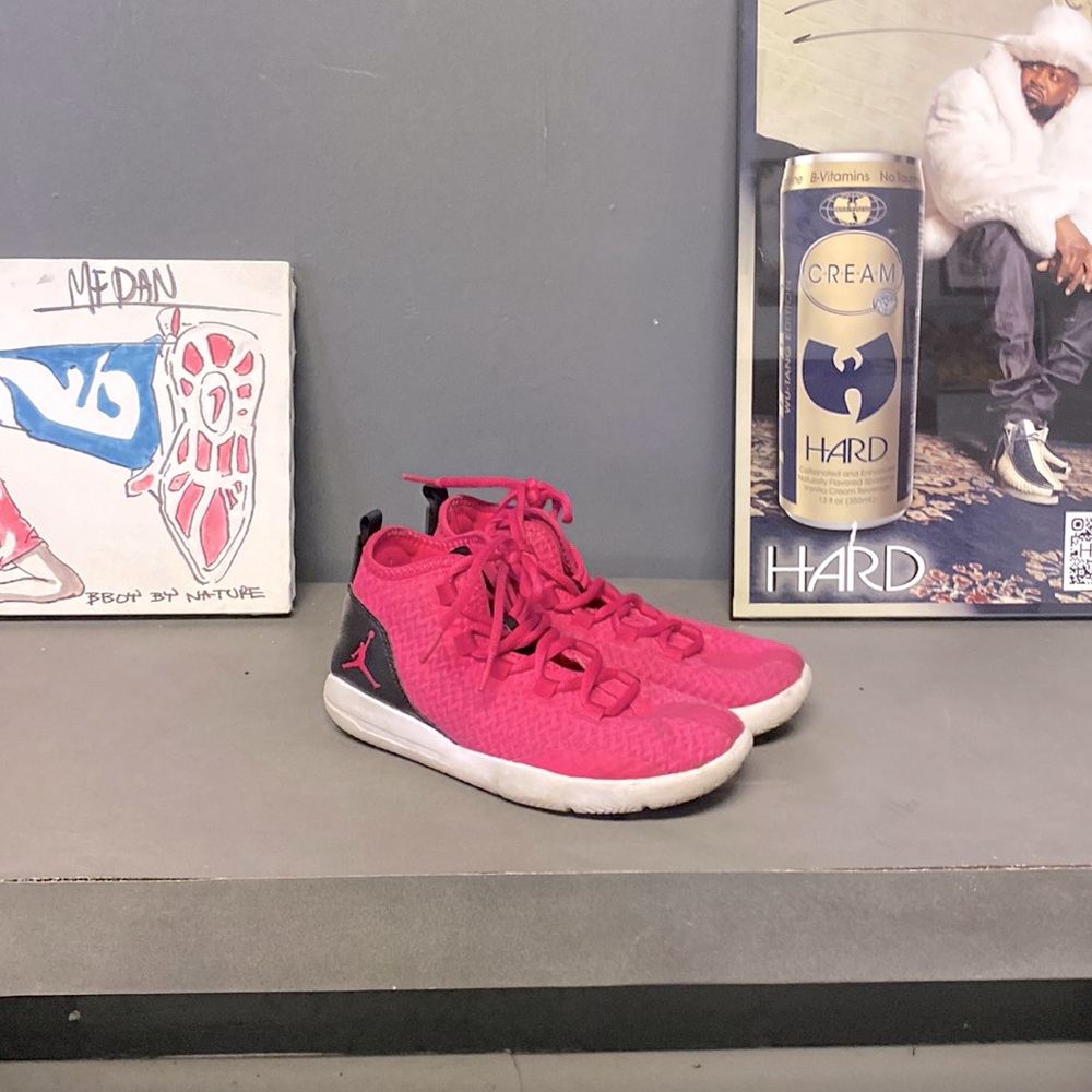 Jordan pink shoes size girls 3.5